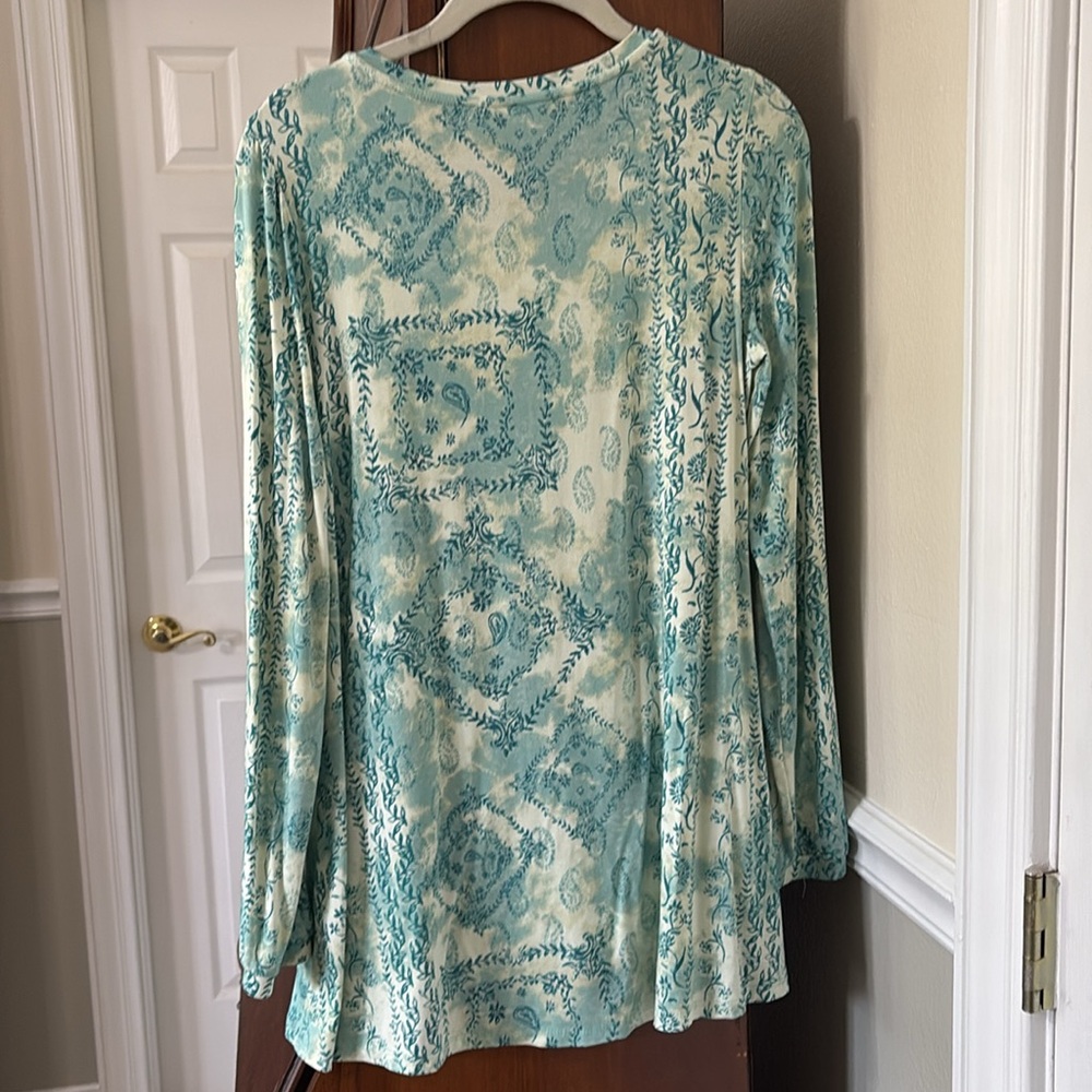 3 LOGO BOHO Bandana Print High Low Hem Bohemian Tops With Cuff Sleeves - Picture 7 of 16